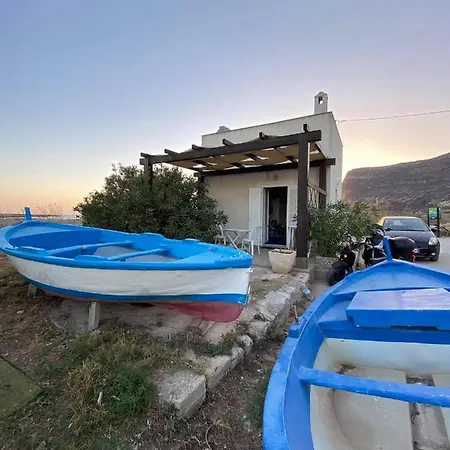 Il Cubo, Monovano Col Mare Su Tre Fronti. Holiday home Favignana