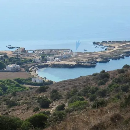 Il Cubo, Monovano Col Mare Su Tre Fronti.