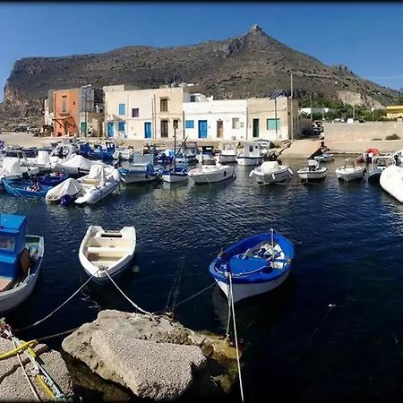 Il Cubo, Monovano Col Mare Su Tre Fronti. Holiday home *