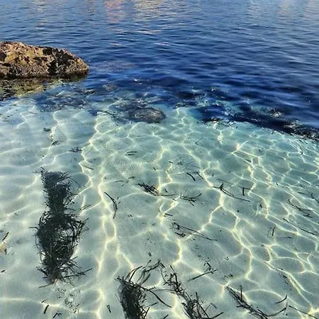 Il Cubo, Monovano Col Mare Su Tre Fronti. بيت للعطل