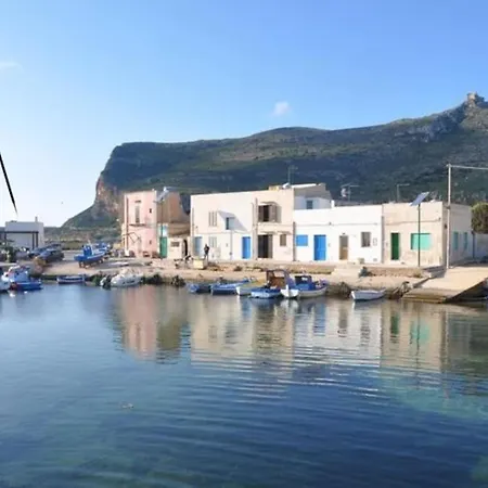 بيت للعطل Il Cubo, Monovano Col Mare Su Tre Fronti.